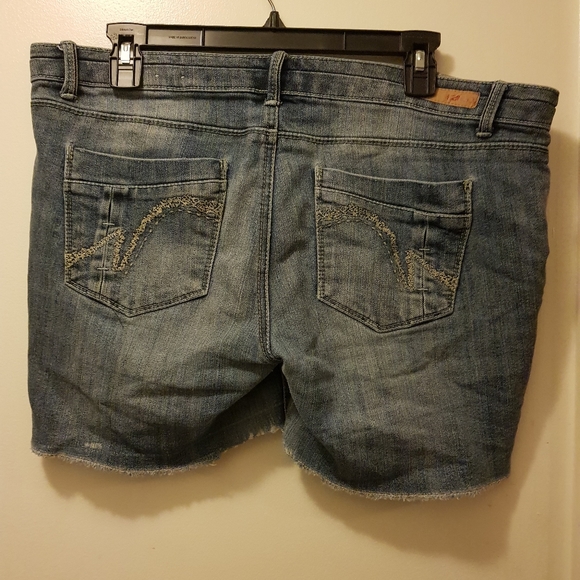 Jean shorts - Picture 2 of 3